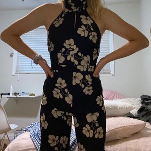 Super cute play suit in perfect condition!
